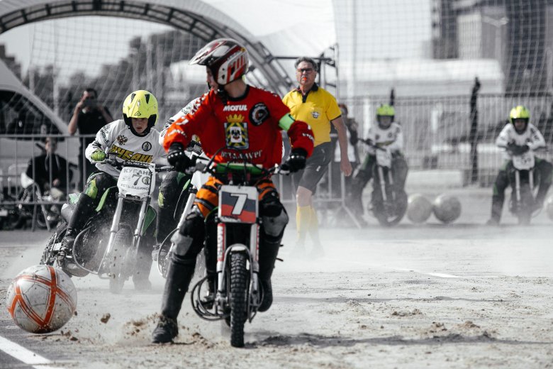 Гонка на мотоциклах