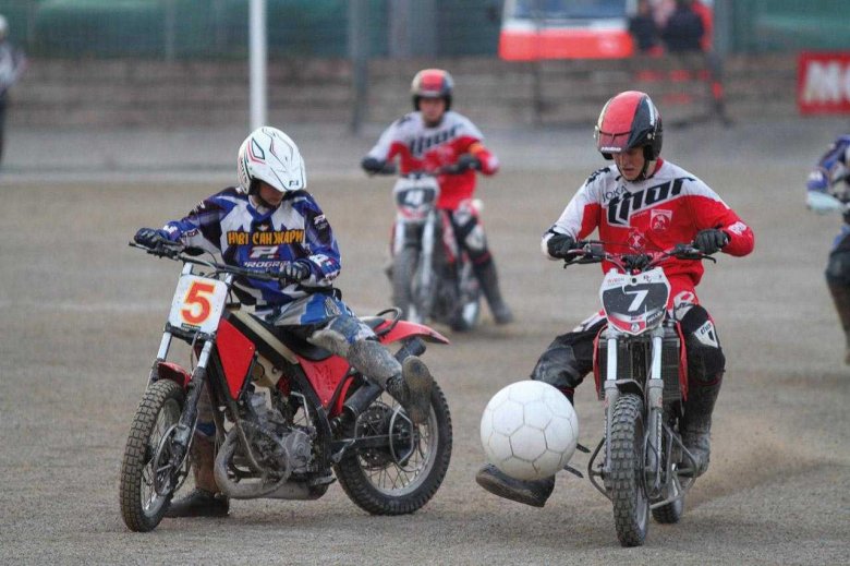 Футбол на мотоциклах