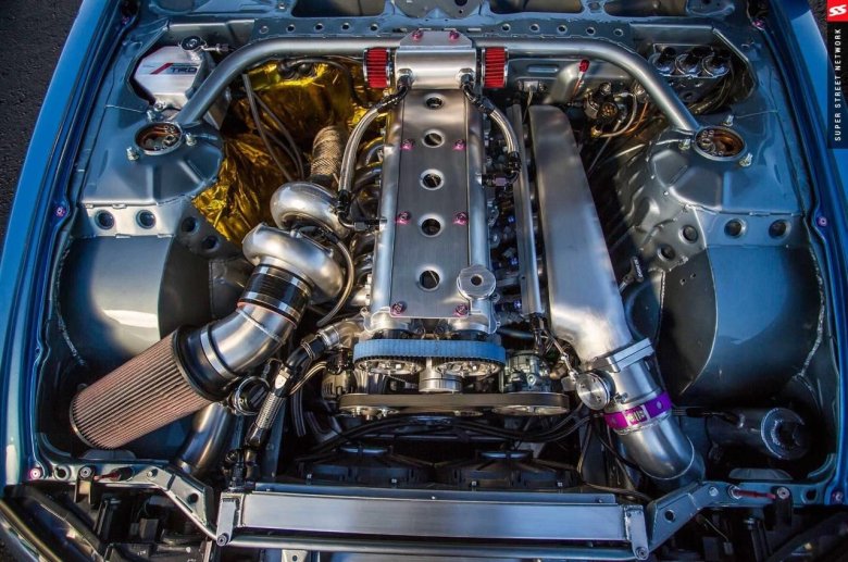 Двигатель с турбиной