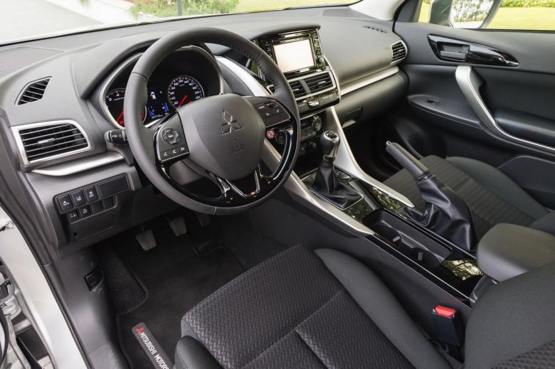 Mitsubishi eclipse cross 2018 салон