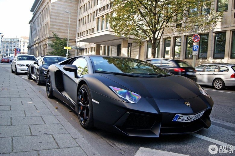 Ламборджини авентадор черный