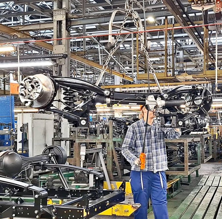 Конвейер автозавода урал