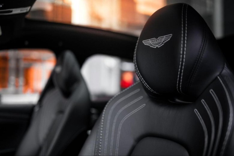 Aston martin db11 салон