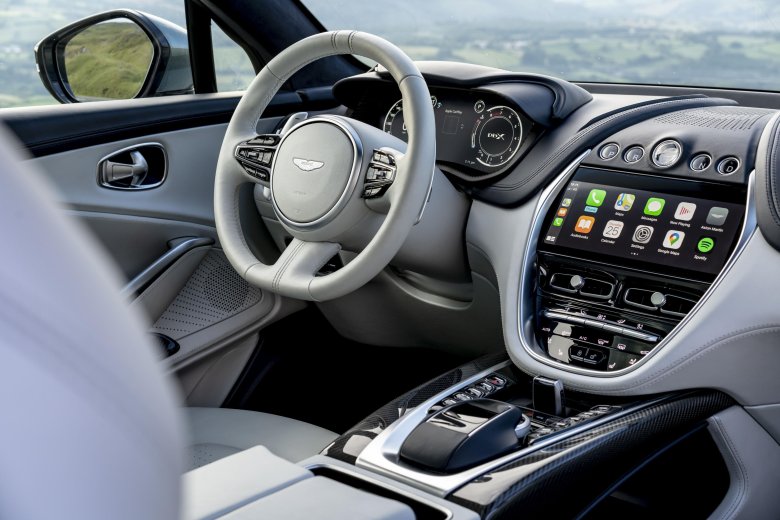 Астон мартин кроссовер салон