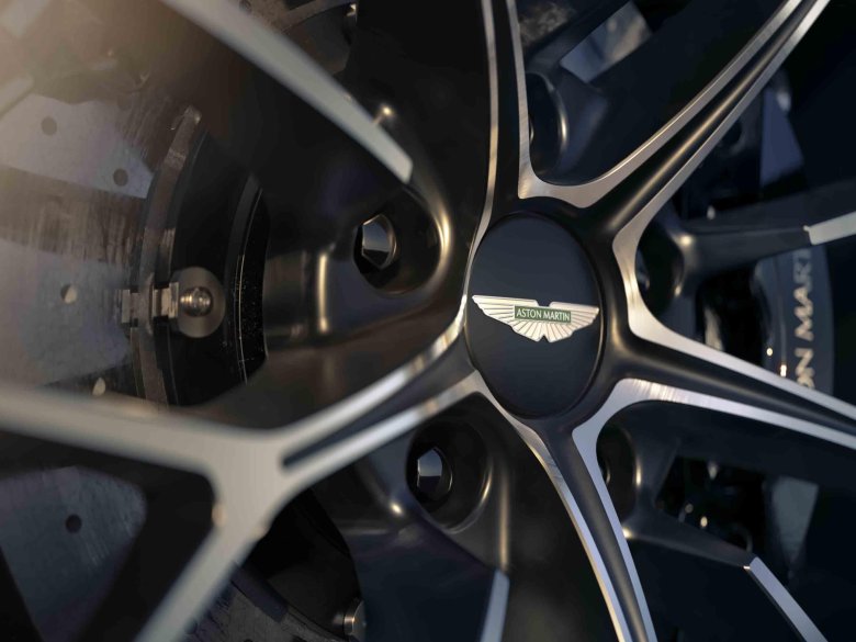 Астон мартин колеса