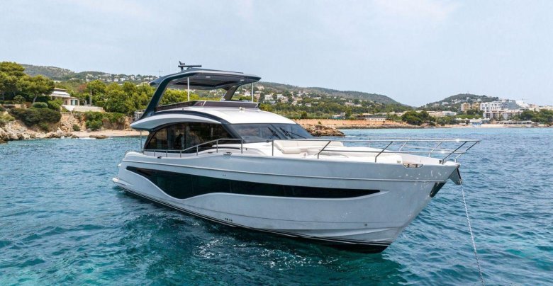 Яхта принцесса 72