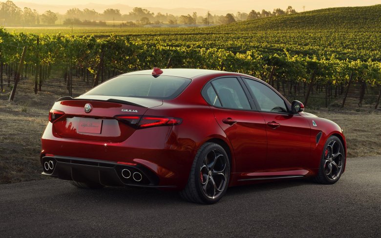Alfa romeo giulia квадрифолио