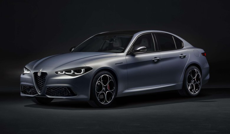 Новая alfa romeo giulia 2023