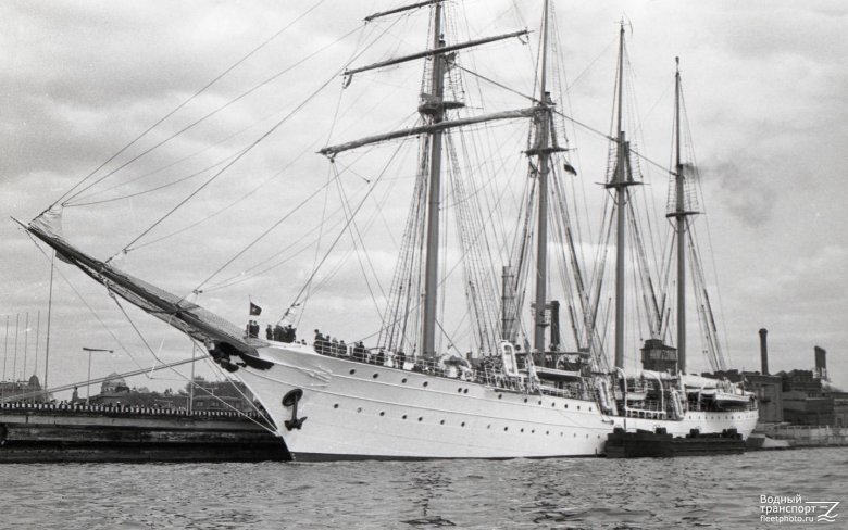 Четырёхмачтовая баркентина корабль