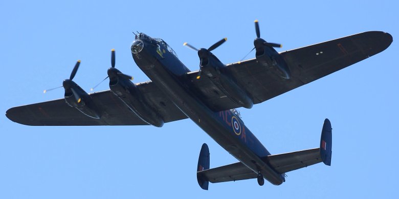 Ланкастер бомбардировщик