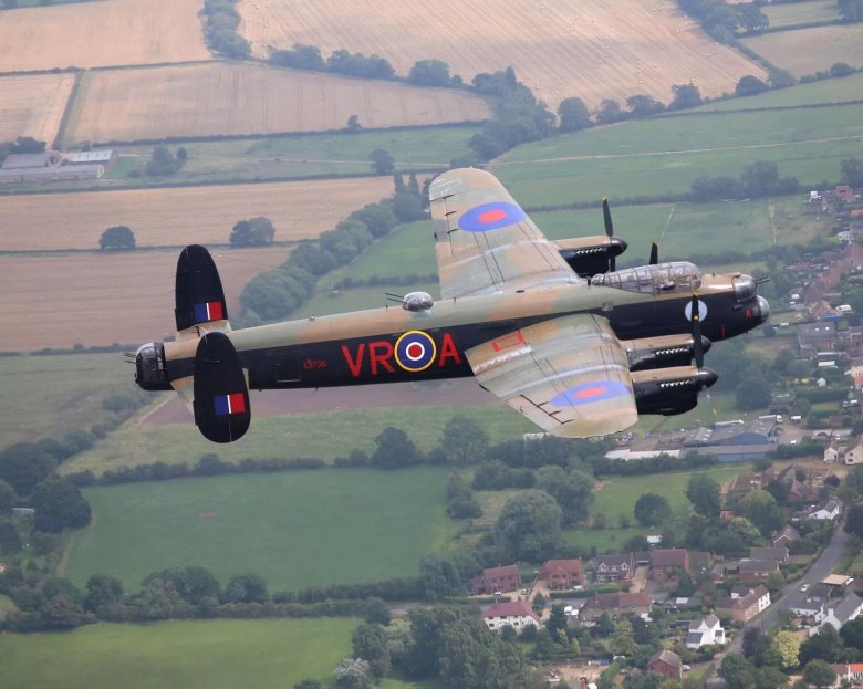 Ланкастер бомбардировщик