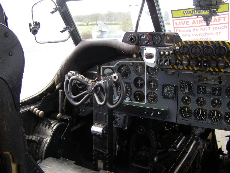 Самолет кабина