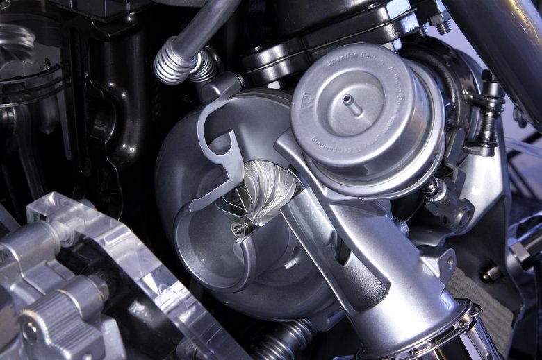 Дизельный двигатель с турбонаддувом