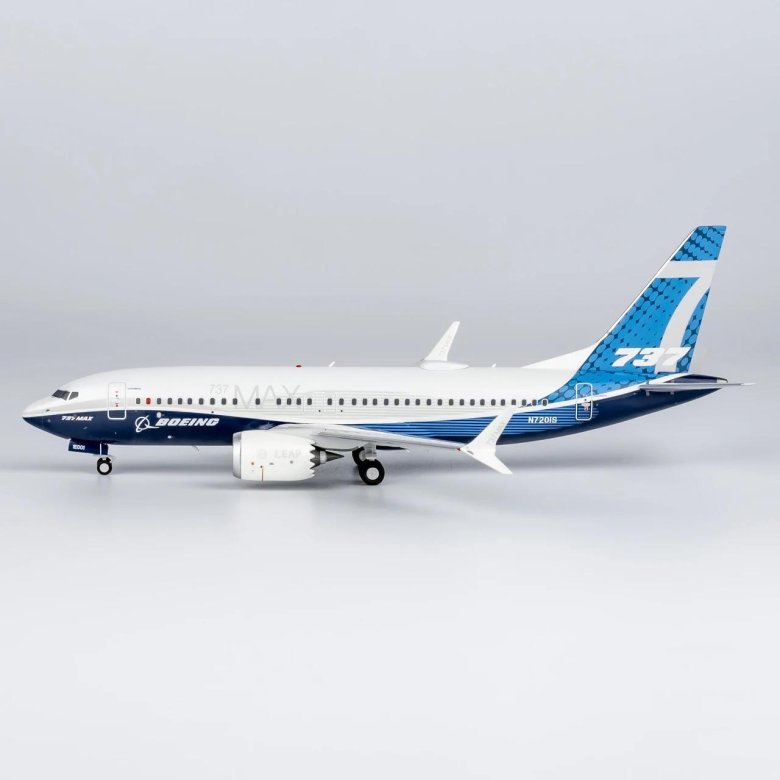 Сборная модель «пассажирский авиалайнер боинг 737-8 max»