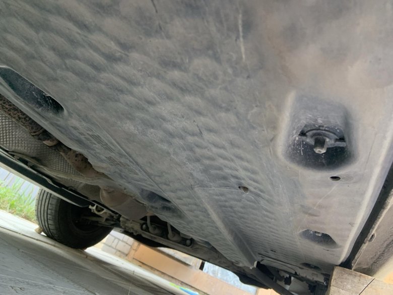 Шкода октавия а5 пластик на днище