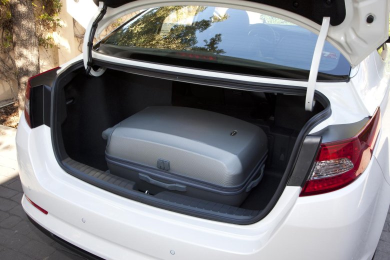 Kia optima hybrid багажник