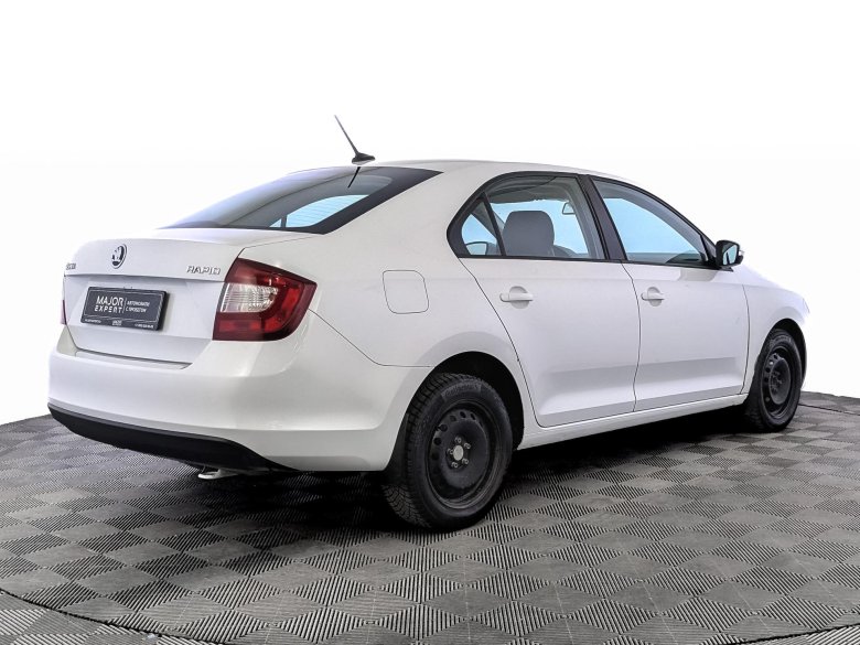 Шкода рапид 2018 белая