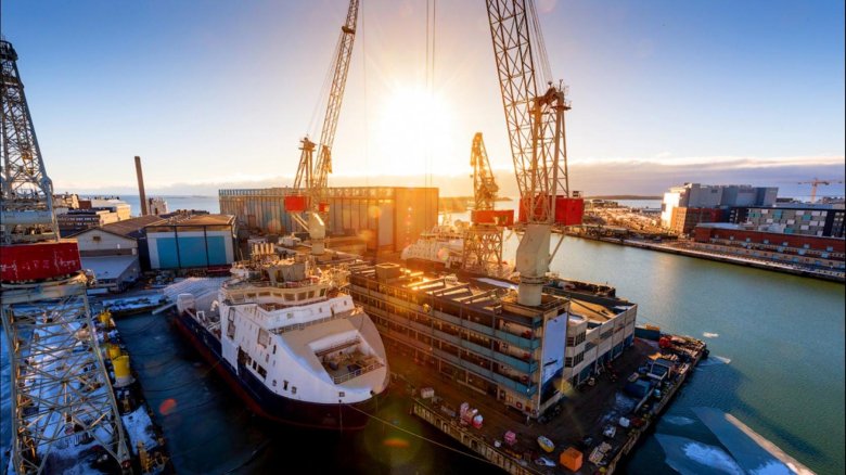 Судостроительная верфь