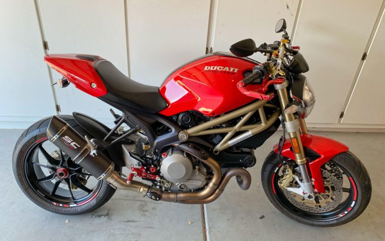 Ducati monster 1100 evo