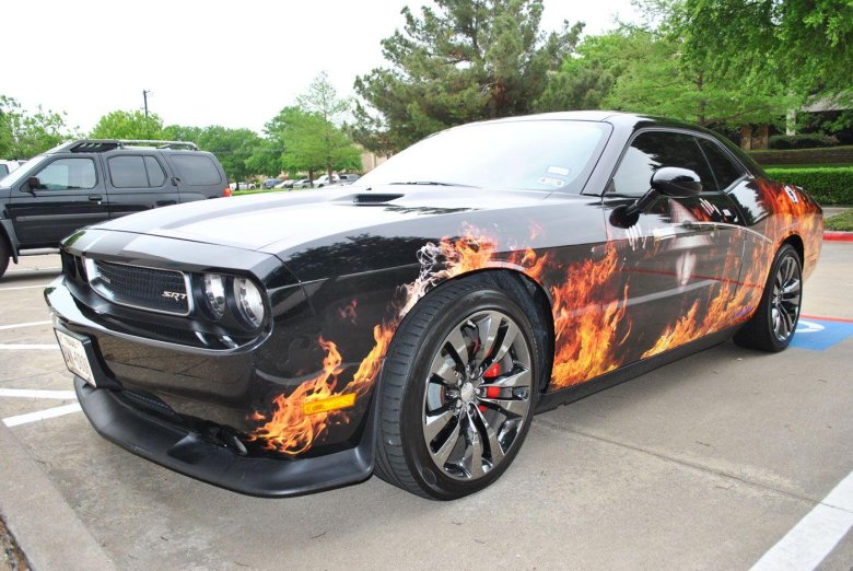 Кастомный додж челленджер