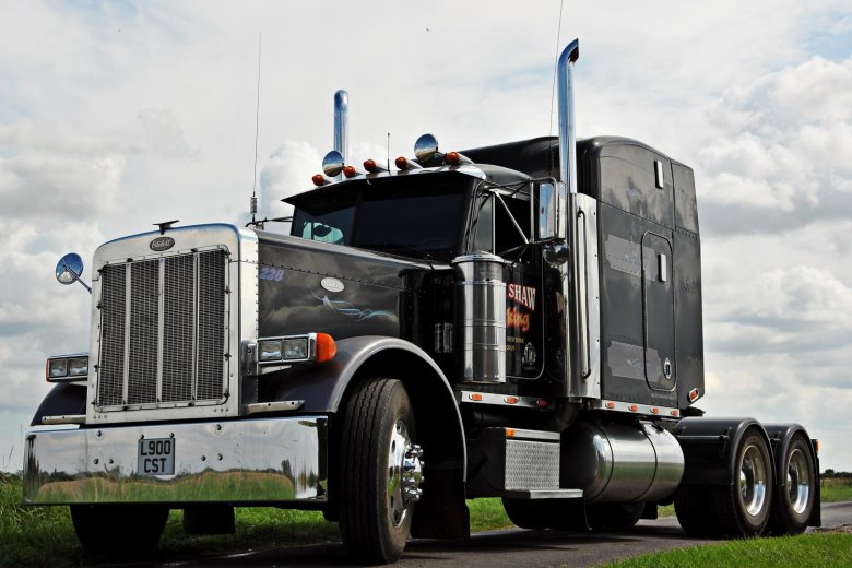 Грузовик peterbilt 379