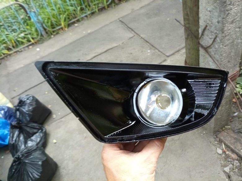 Противотуманная фара левая для