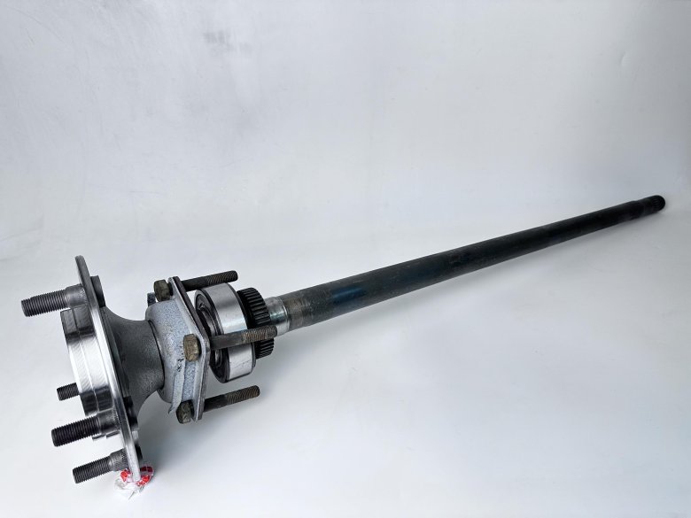 Полуось нива