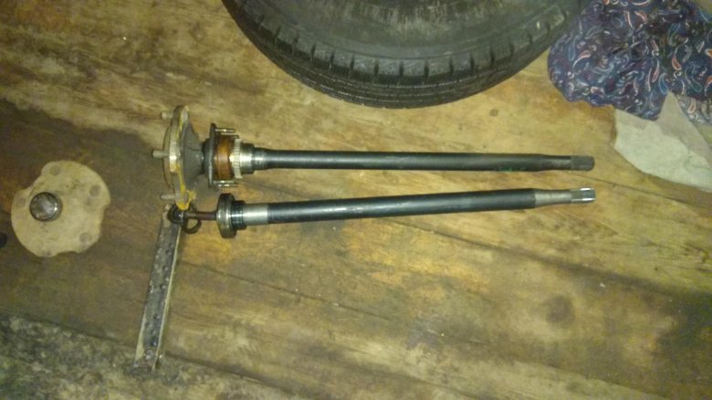 Задняя полуось