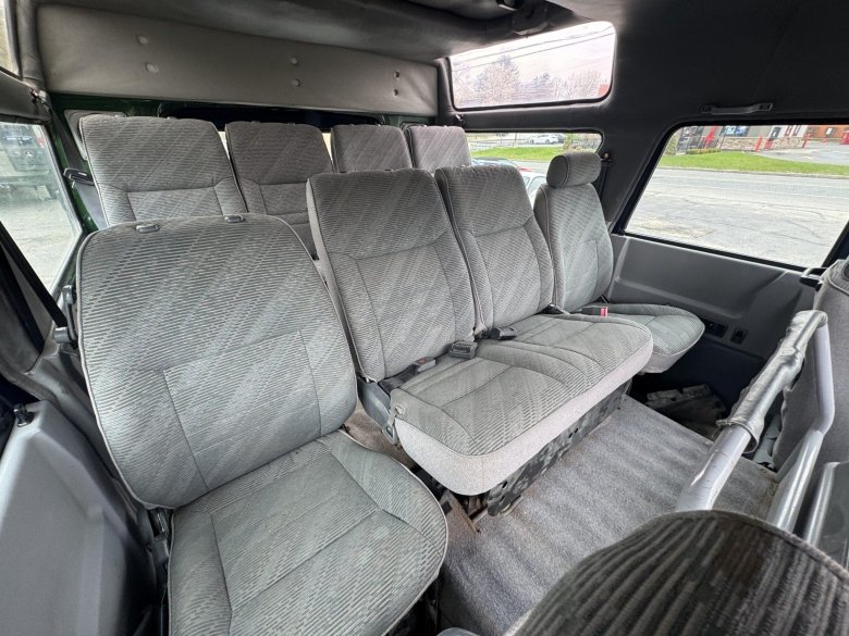 Mazda bongo салон