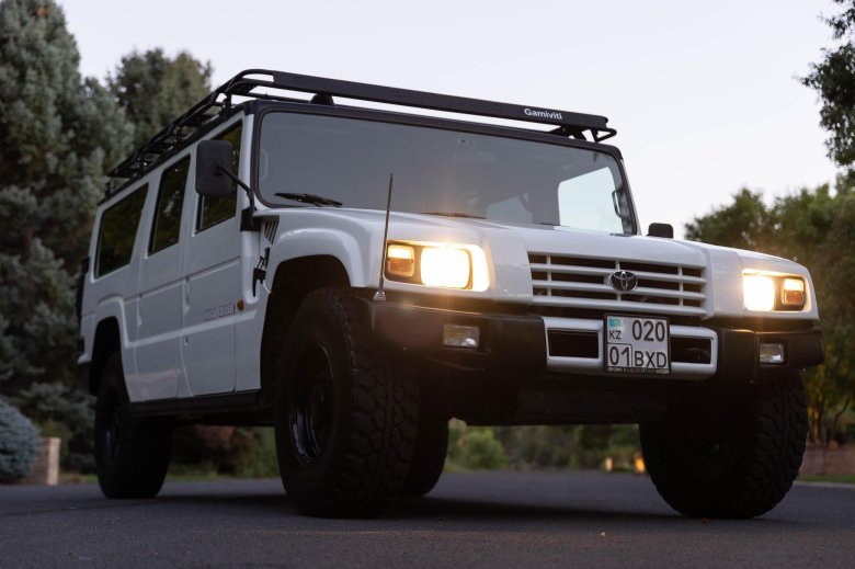 Toyota mega cruiser и хаммер