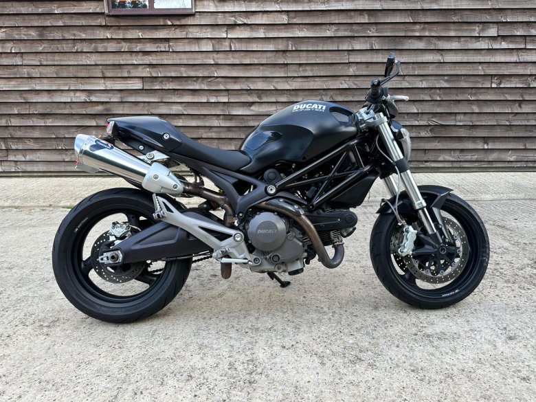 Ducati monster 696