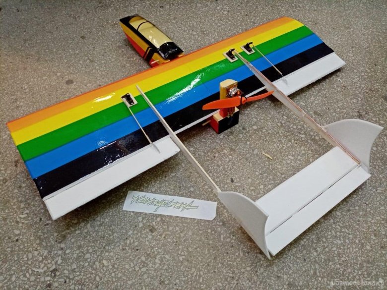 Самодельный самолет на радиоуправлении