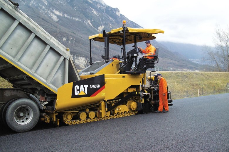 Асфальтоукладчик caterpillar ap655d