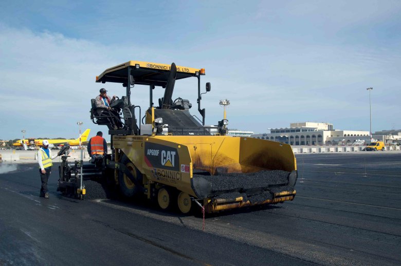 Асфальтоукладчик caterpillar ap577