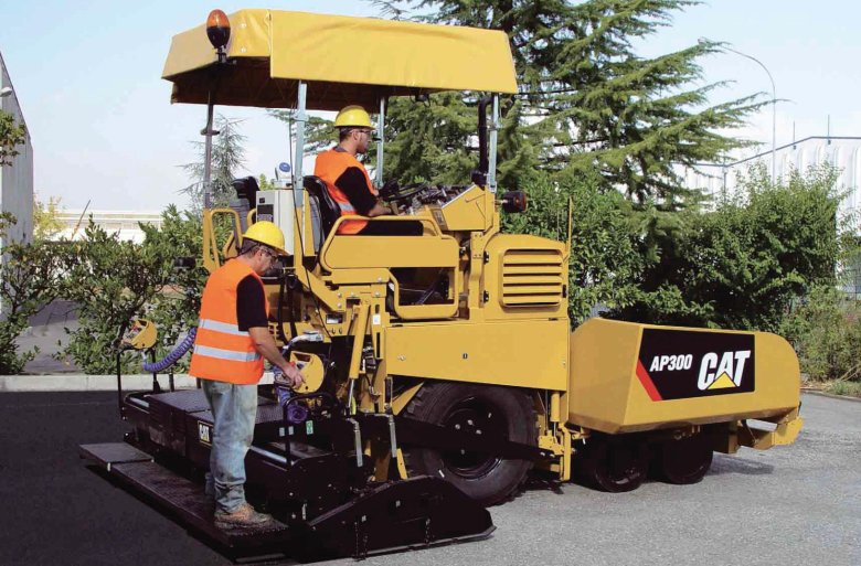 Асфальтоукладчик катерпиллер колёсный