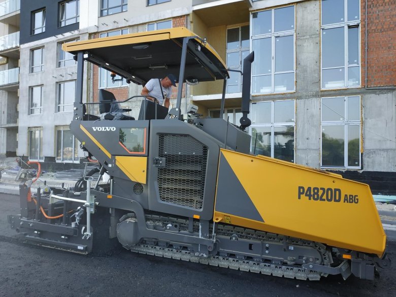 Асфальтоукладчик volvo p6820d abg
