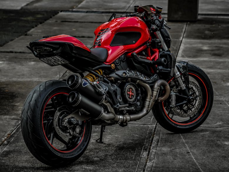 Ducati monster 1100 evo