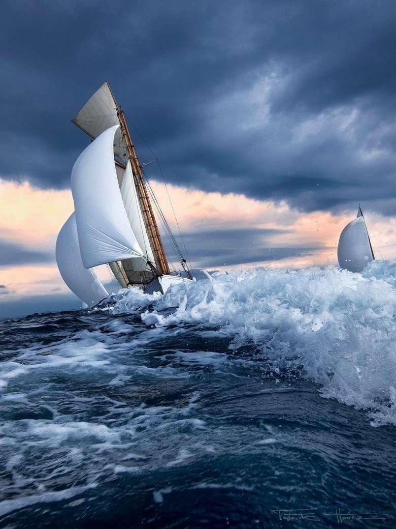 Парусник яхта