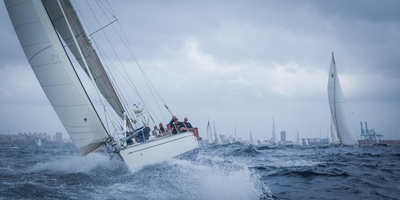 Яхта парусная регата