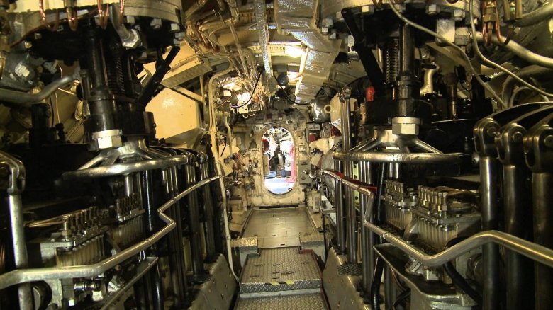Внутри подводной лодки наутилус