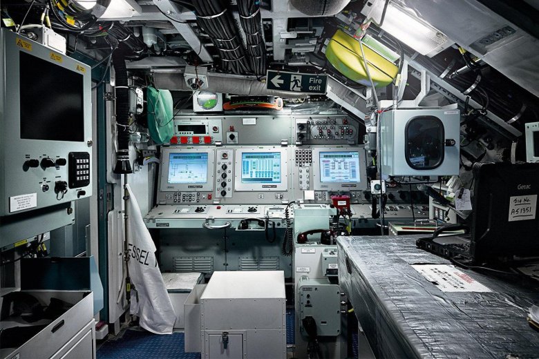 Внутри подводной лодки борей