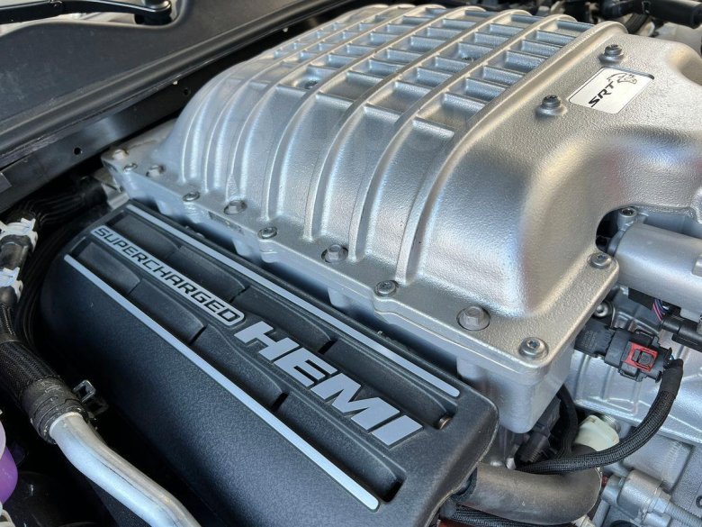 Двигатель dodge challenger hellcat