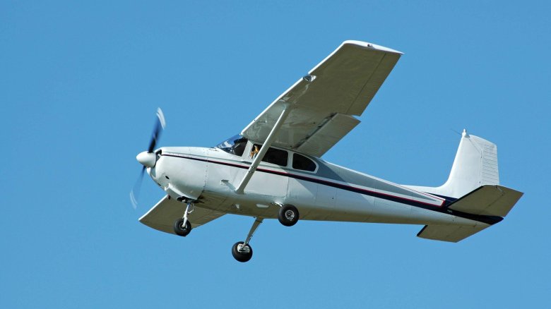 Самолет cessna 172