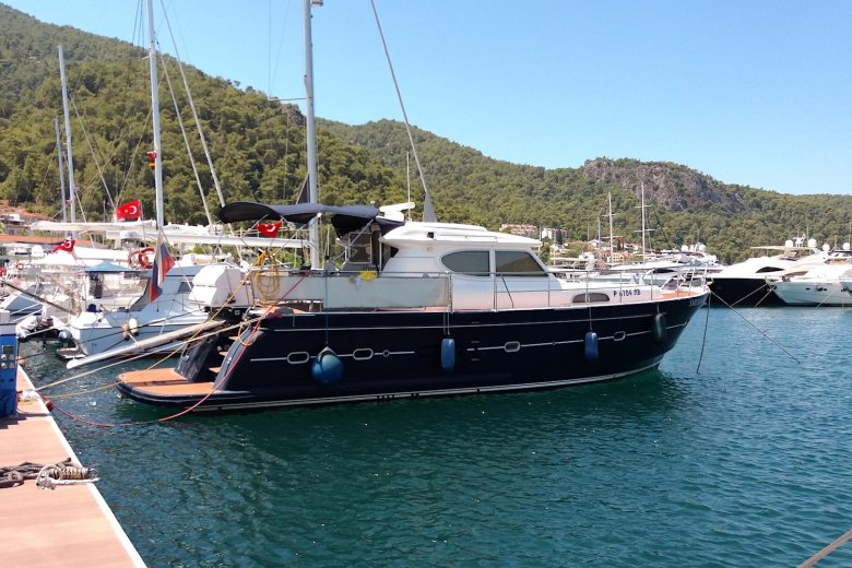 Яхта эллинг е4