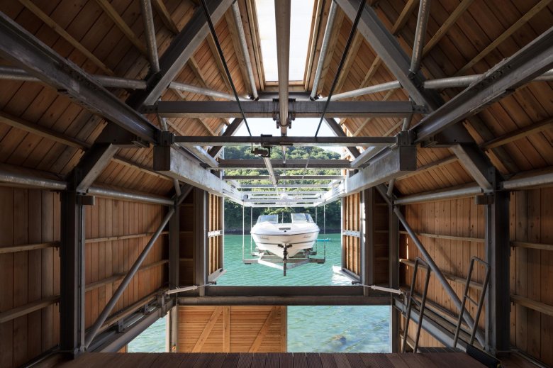 Эллинг для катера