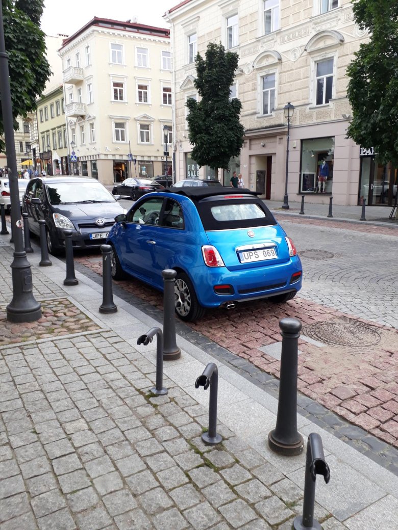 Fiat 500 blue