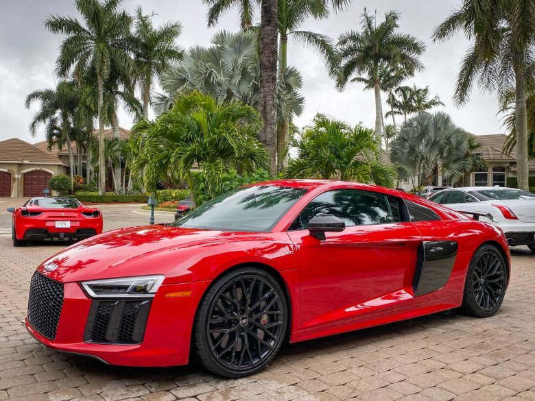 Audi r8 v10 plus