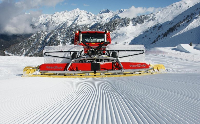 Снегоуплотнительная машина ратрак