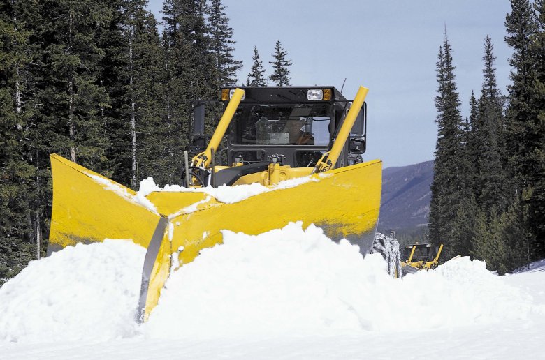 Бульдозер снег
