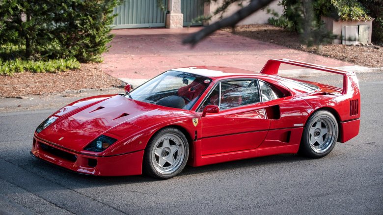 Автомобиль ferrari